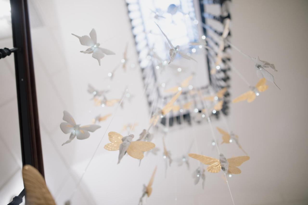 Myr Palacio Vallier Βαλένθια Εξωτερικό φωτογραφία Butterfly light