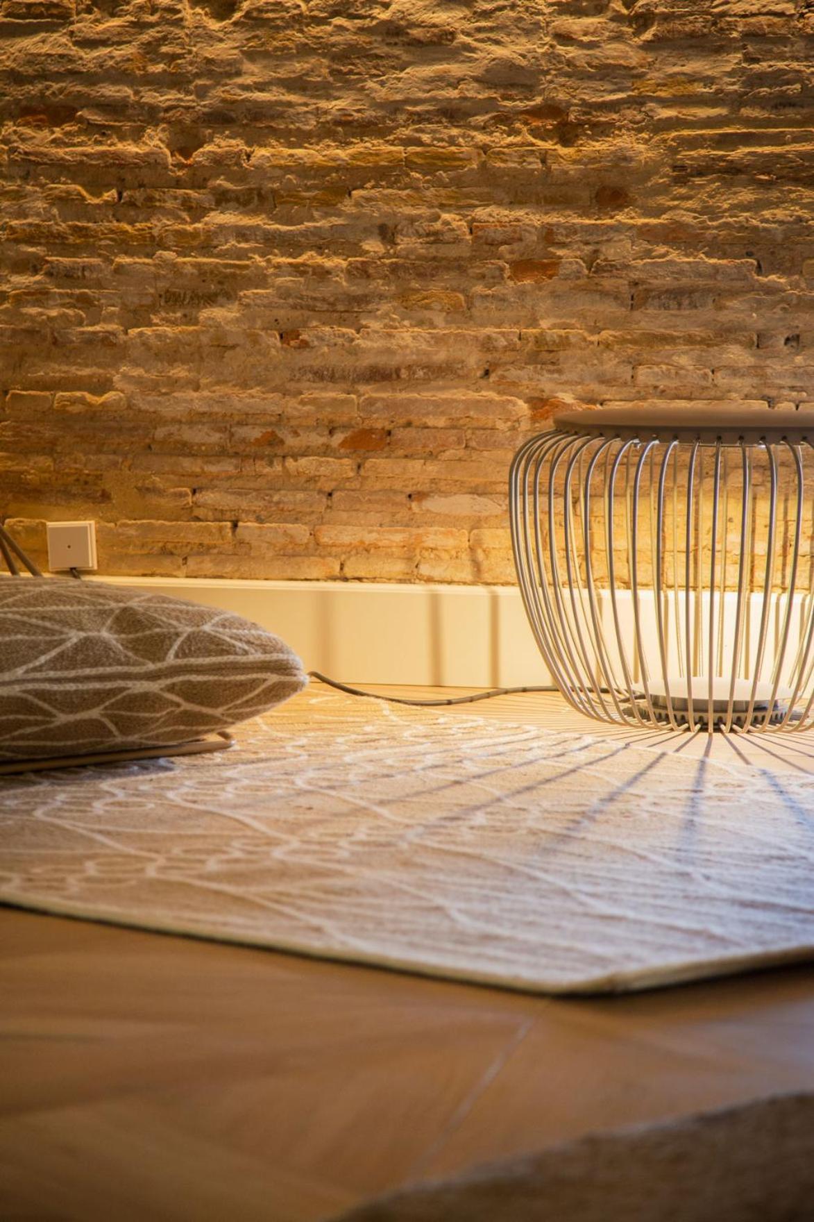 Myr Palacio Vallier Βαλένθια Δωμάτιο φωτογραφία A lamp